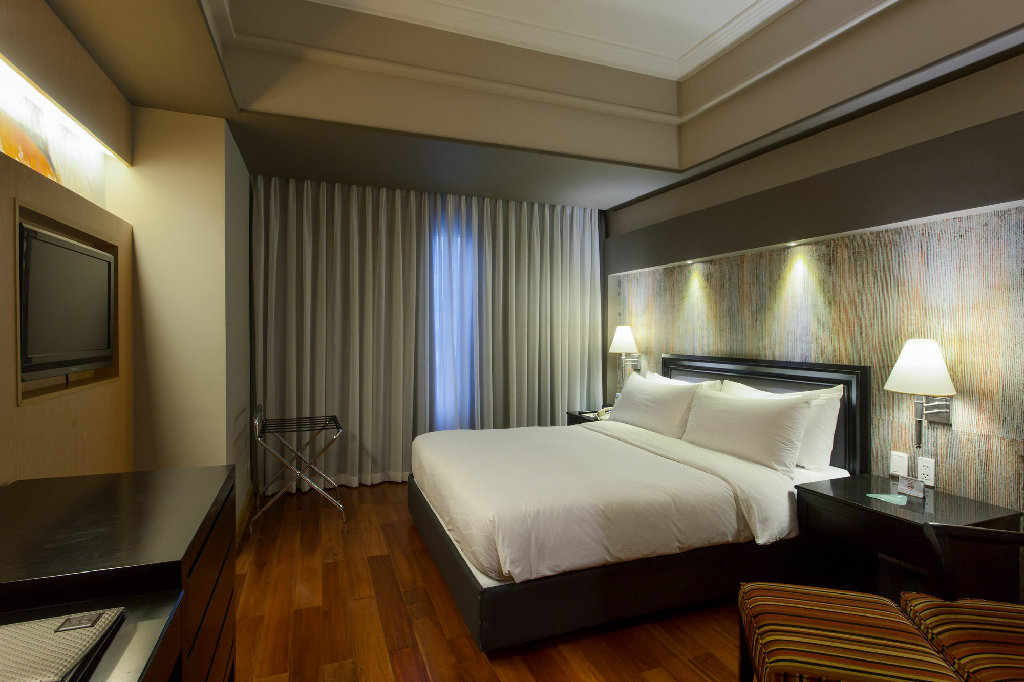 Hotel The Bellevue Manila Muntinlupa City Exterior foto